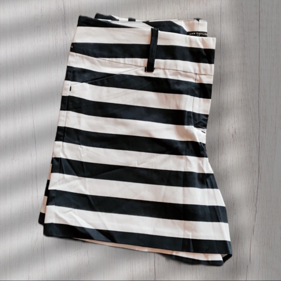 ⛵️ Ann Taylor Signature Shorts (size 10) - Picture 3 of 5